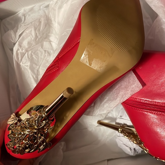 Red & gold booties BNWT - Picture 6 of 7